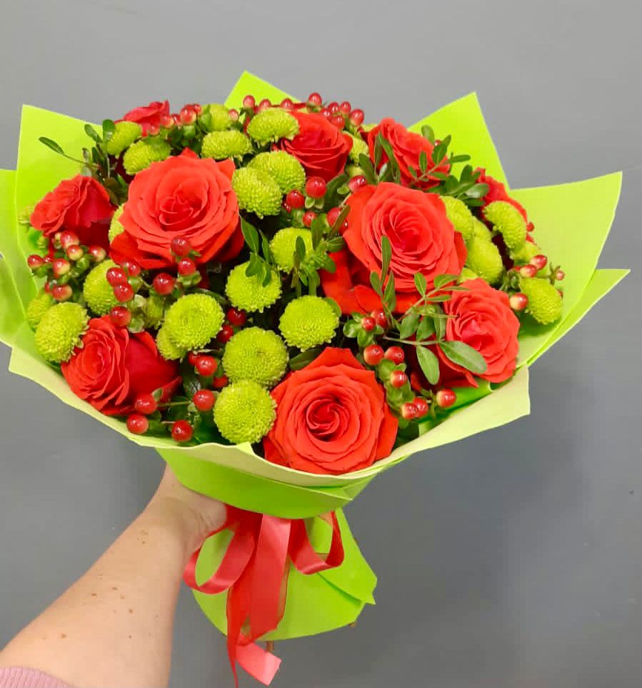 Букет цветов из: Хризантемы и Розы в Нижнем Карачане