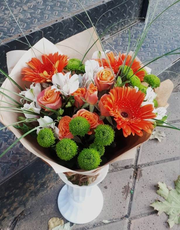 Букет цветов из: Герберы, Хризантемы, Альстромерии и Розы в Нижнем Карачане