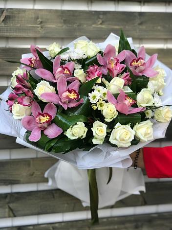 Букет цветов из: Розы и Хризантемы в Нижнем Карачане