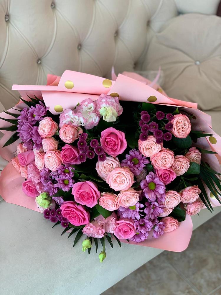 Букет цветов из: Хризантемы, Розы и Лизиантусы в Нижнем Карачане