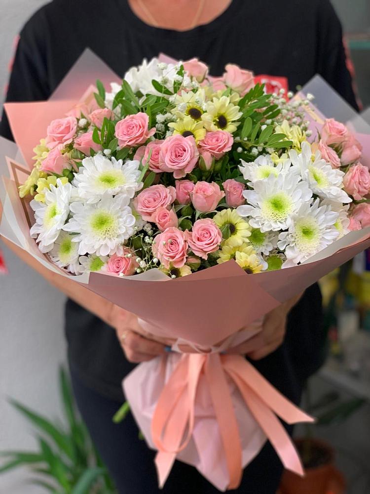 Букет цветов из: Розы и Хризантемы в Нижнем Карачане