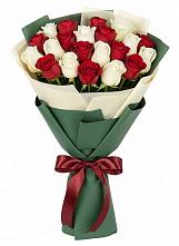 Букет Микс из красных и белых роз в Нижнем Карачане