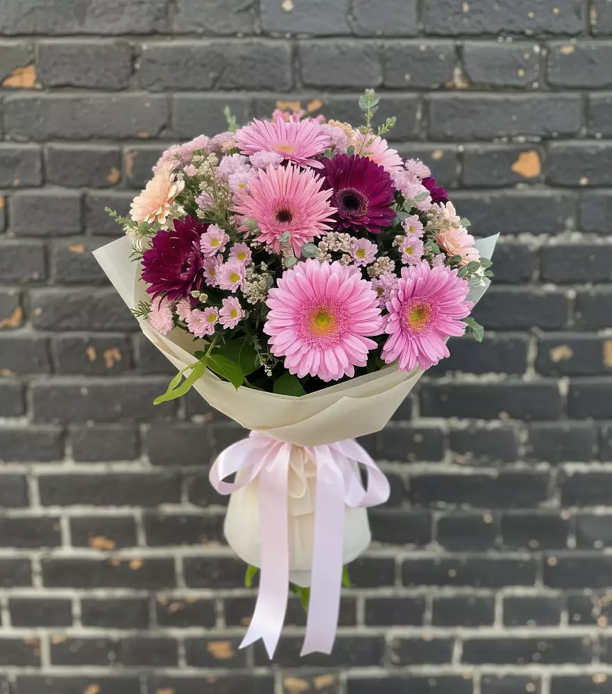 Букет цветов из: Герберы и Хризантемы в Нижнем Карачане