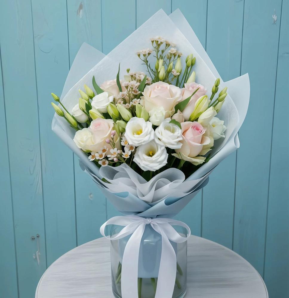 Букет цветов из: Розы и Лизиантусы в Нижнем Карачане