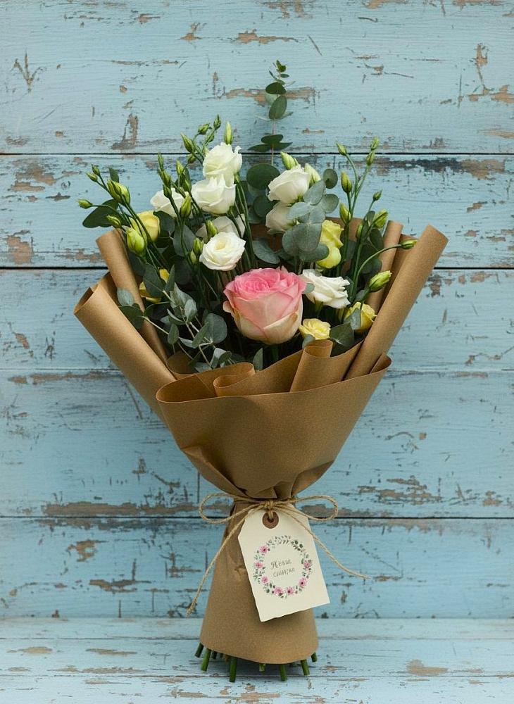 Букет цветов из: Розы и Лизиантусы в Нижнем Карачане