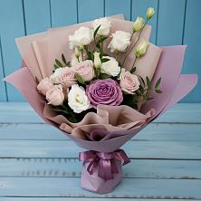 Букет цветов из:  Розы и Лизиантусы в Нижнем Карачане
