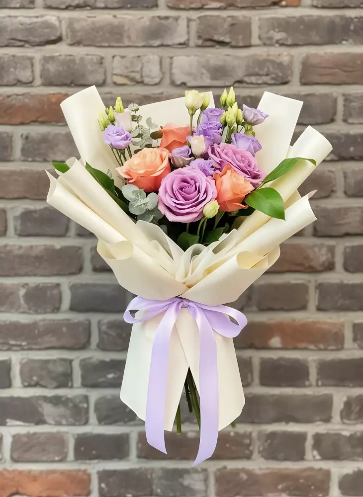 Букет цветов из: Лизиантусы и Розы в Нижнем Карачане