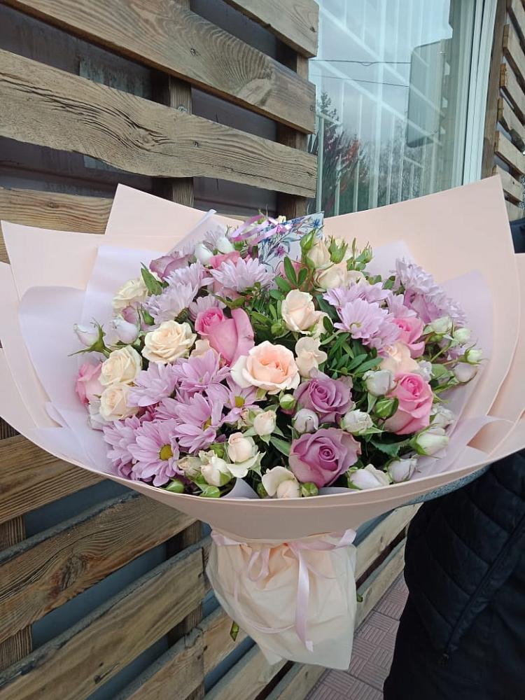 Букет цветов из: Розы и Хризантемы в Нижнем Карачане