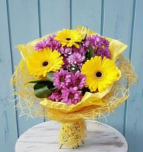 Букет цветов из:  Хризантемы и Герберы в Нижнем Карачане
