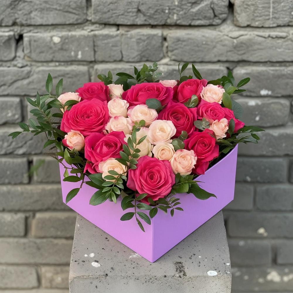 Цветочная композиция из Розы в коробке в Нижнем Карачане
