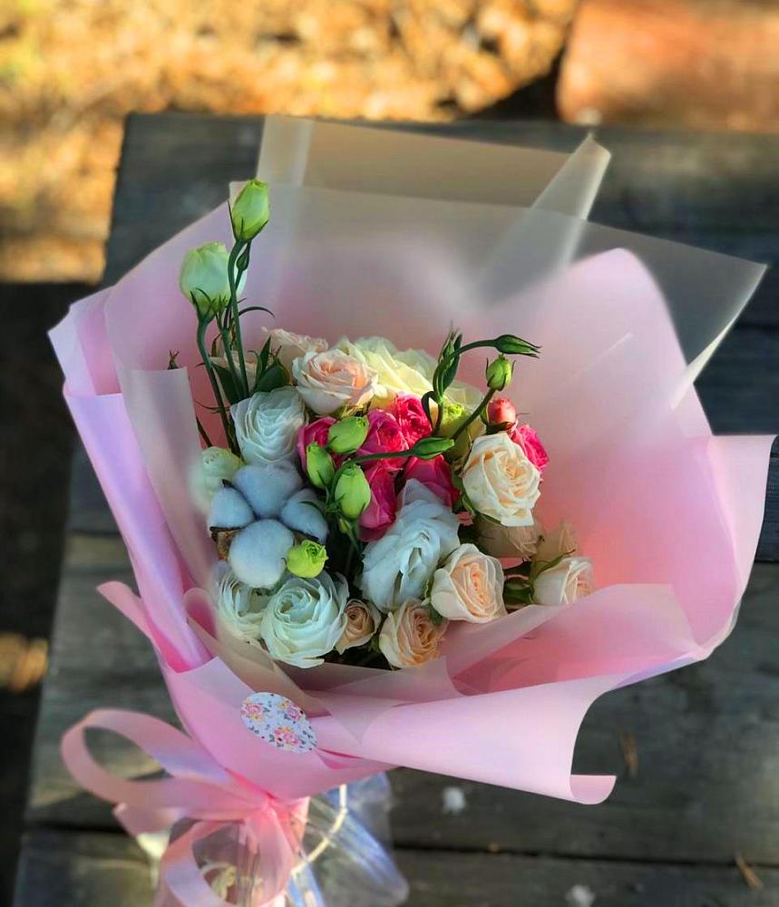 Букет цветов из: Розы и Лизиантусы в Нижнем Карачане