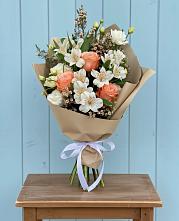 Букет цветов из:  Альстромерии, Лизиантусы, Розы и Хризантемы в Нижнем Карачане