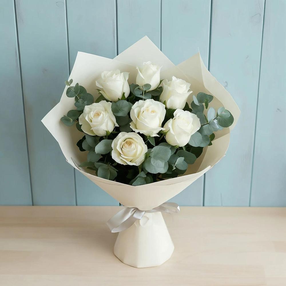 Букет Белые розы в Эвкалипте в Нижнем Карачане