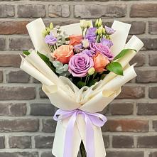 Букет цветов из:  Лизиантусы и Розы #REPLACE_PRED# Нижнем Карачане