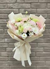 Букет цветов из:  Гвоздики, Розы, Лизиантусы и Хризантемы в Нижнем Карачане
