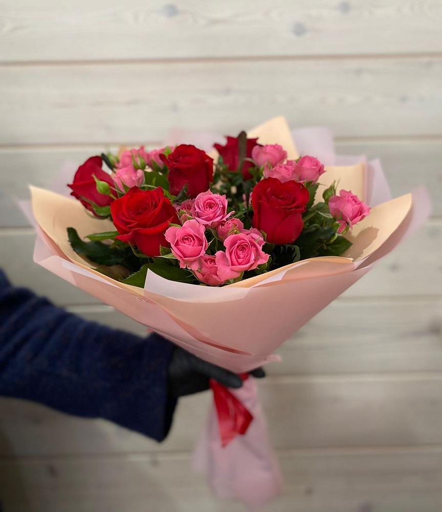Букет цветов из: Розы в Нижнем Карачане