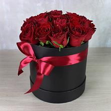 Цветочная композиция из Розы в шляпной коробке в Нижнем Карачане