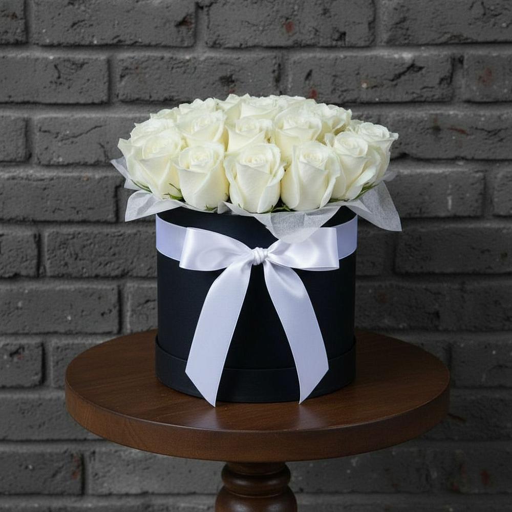 Цветочная композиция из Розы в шляпной коробке в Нижнем Карачане