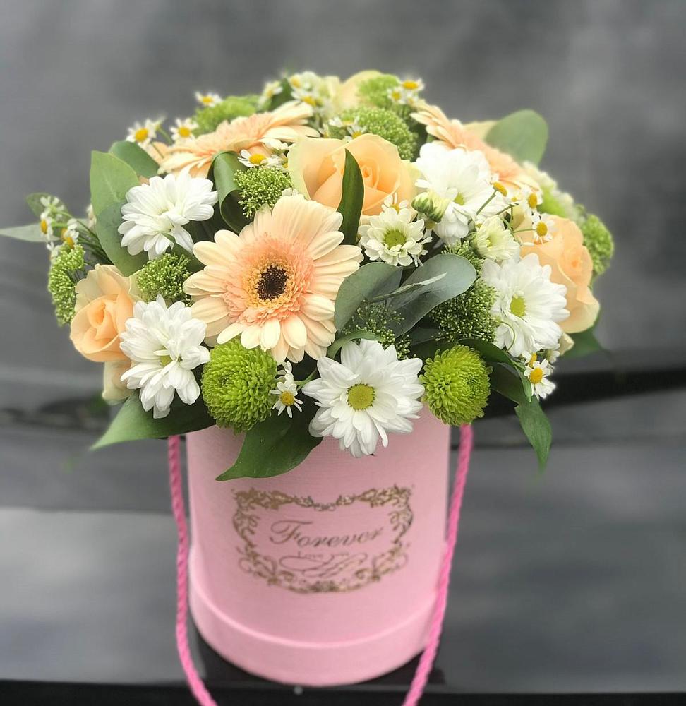 Цветочная композиция из Розы, Герберы и Хризантемы в шляпной коробке в Нижнем Карачане