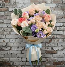 Букет цветов из:  Розы, Лизиантусы и Гвоздики в Нижнем Карачане