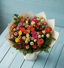 Букет Микс из разноцветных кустовых роз в Нижнем Карачане