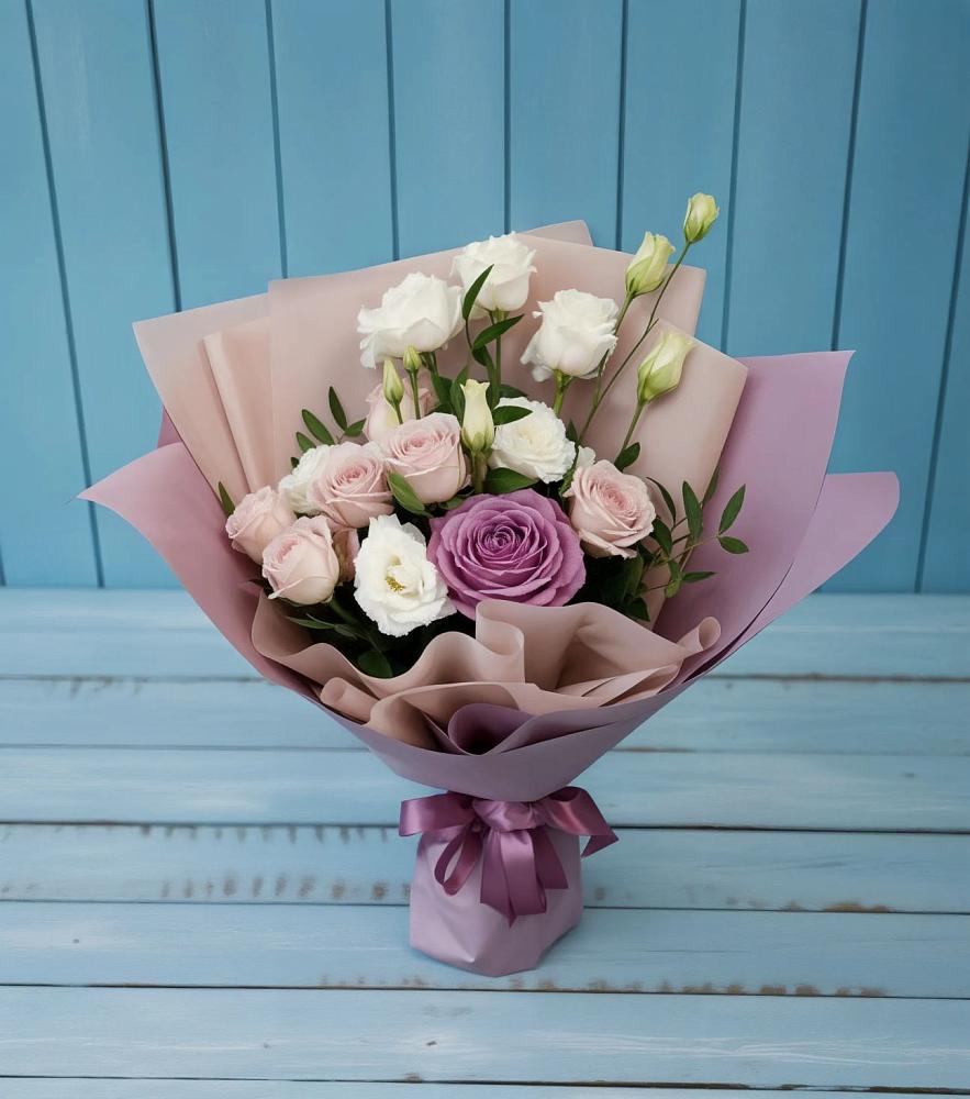 Букет цветов из: Розы и Лизиантусы в Нижнем Карачане